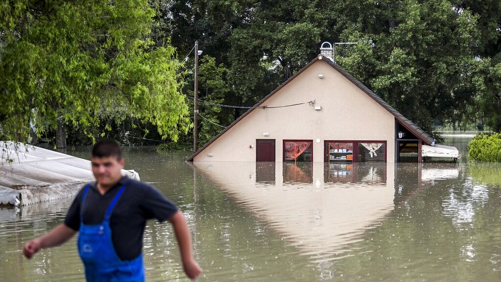 The floods have completely destroyed Klaus Feuser's restaurants.