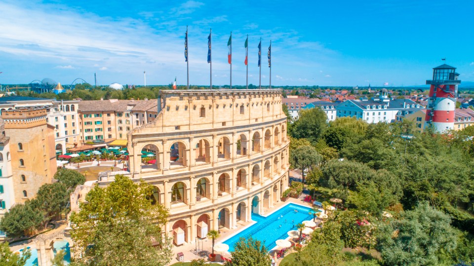 Stay the night in the Italian-themed Hotel Colosseo