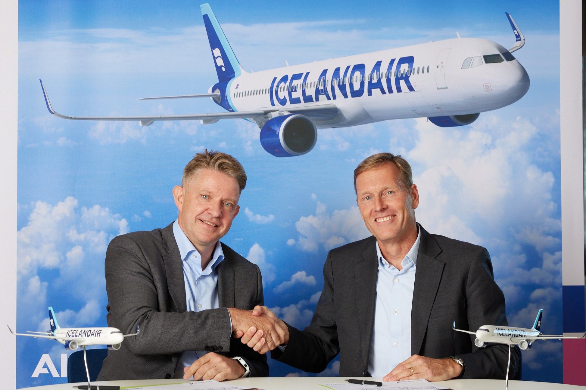 Icelandair Airbus Contract Signature