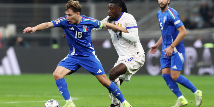 MILAN, ITALY - NOVEMBER 17: Nicolo Barella of Italy runs with the ball whilst under pressure from Manu Kone of France during the UEFA Nations League 2024/25 League A Group A2 match between Italy and France at San Siro on November 17, 2024 in Milan, Italy. (Photo by Marco Luzzani/Getty Images)