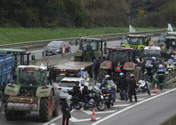 French farmers protest EU-Mercosur deal, block motorways in southern France French farmers protest EU-Mercosur deal, block motorways in southern France