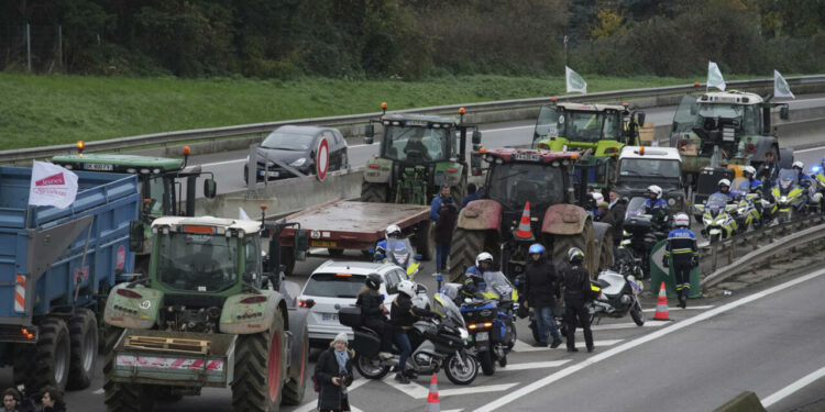 French farmers protest EU-Mercosur deal, block motorways in southern France