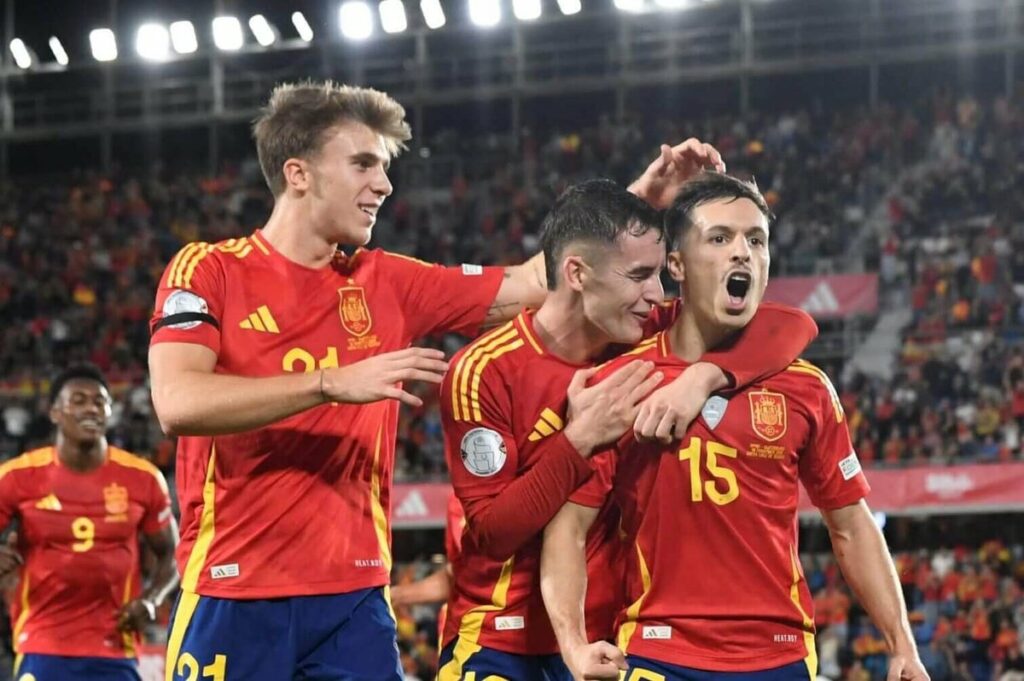 Spain 3 Switzerland 2: Gil and Zaragoza make an impact as De la Fuente shuffles his pack