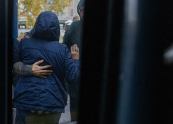 Ukrainians brave arduous journeys to Russian-occupied homeland