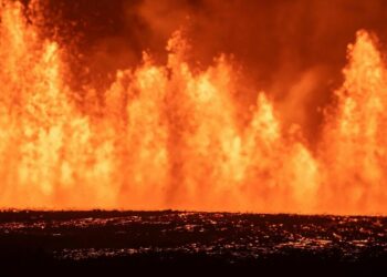 Is it safe to travel and is the eruption affecting flights?