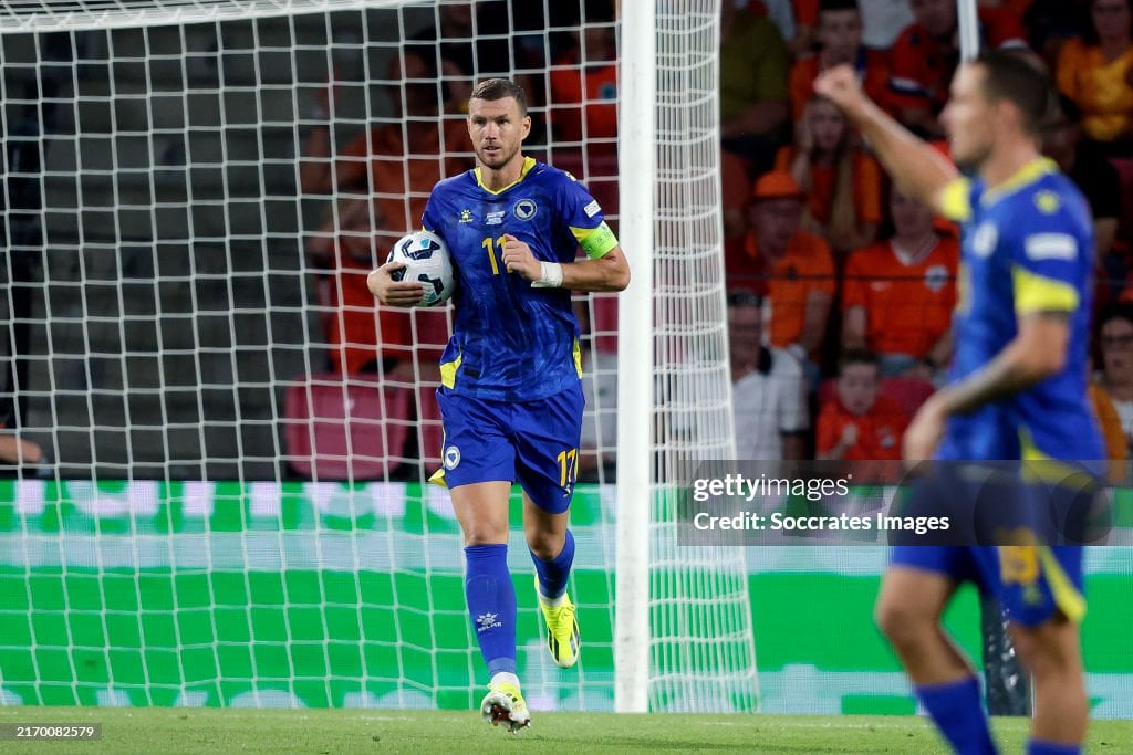 Dzeko scores against The Netherlands. (Photo from Soccrates Images/Getty Images)