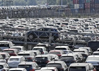 Europe car sales stagnate as electric vehicle weakness persists Europe car sales stagnate as electric vehicle weakness persists