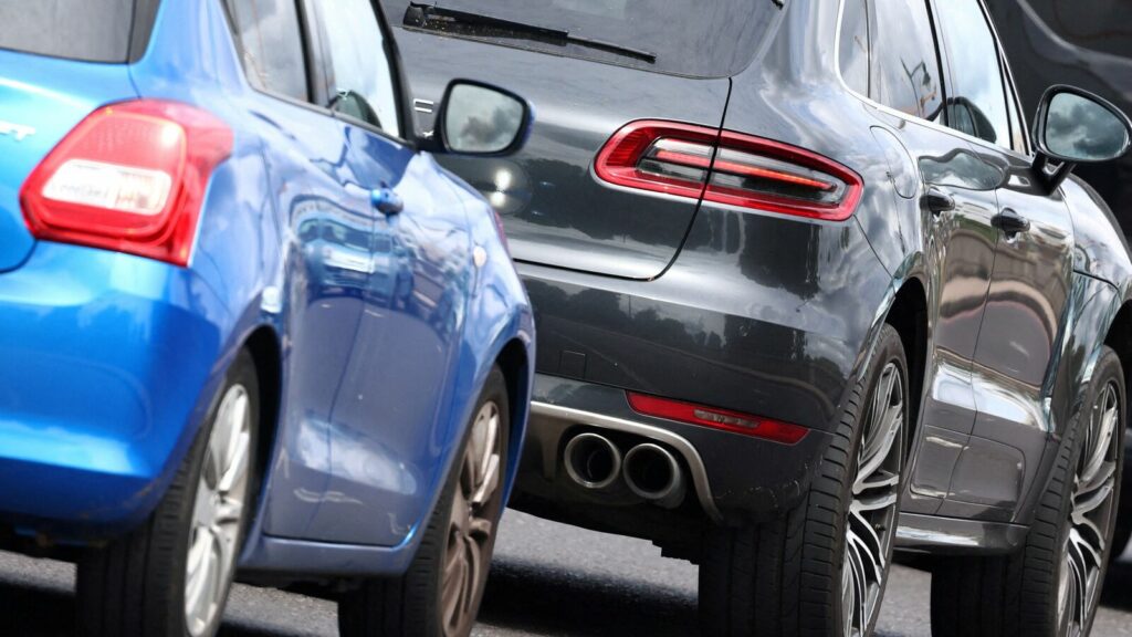 Italy, Poland urge EU to spare carmakers from carbon fines