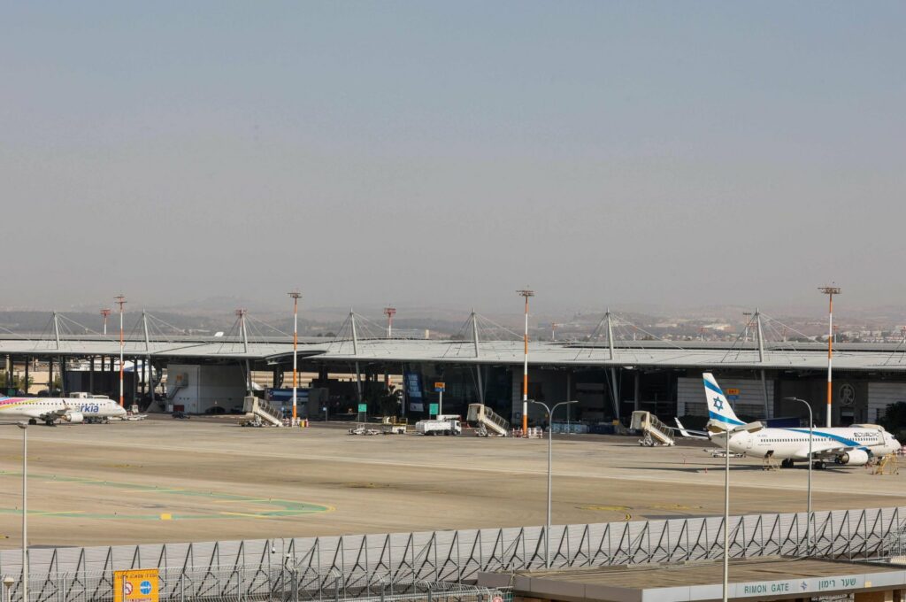 3 major European airlines extend flights suspension to Israel