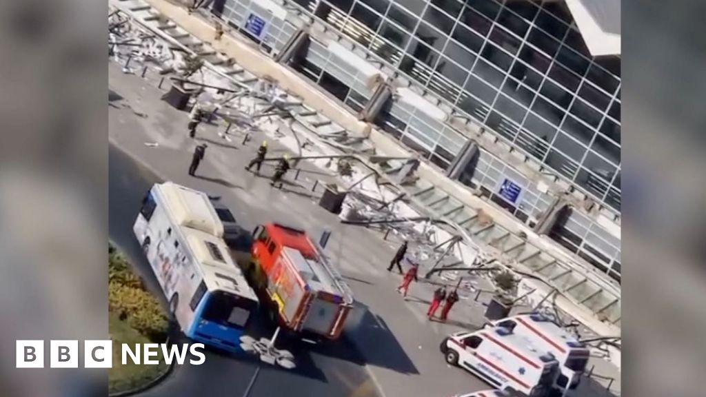 Aftermath of Serbia railway station roof collapse