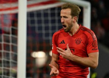 Bayern Munich 3-0 Augsburg: Harry Kane hat-trick sees hosts go eight points clear at top of Bundesliga table Bayern Munich 3-0 Augsburg: Harry Kane hat-trick sees hosts go eight points clear at top of Bundesliga table