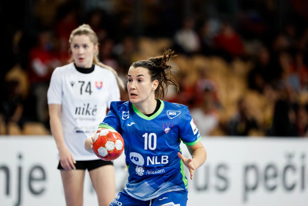 Big win over Slovakia keeps Slovenia’s EHF EURO main round hopes alive