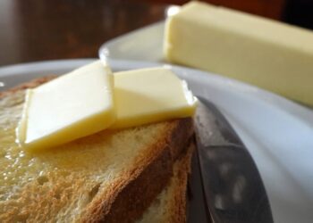 Czech politicians trade insults over price surge – POLITICO