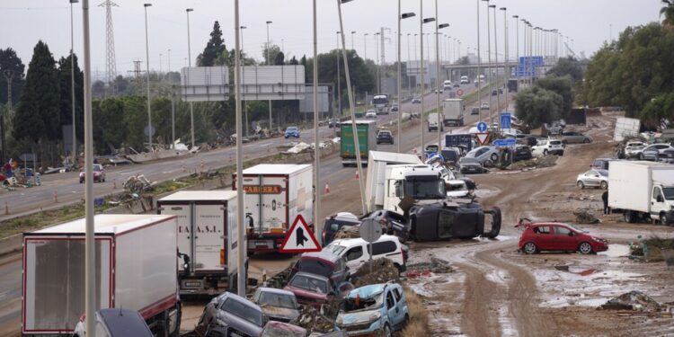 Death toll from Spanish floods hits 205 as shock turns to anger and frustration