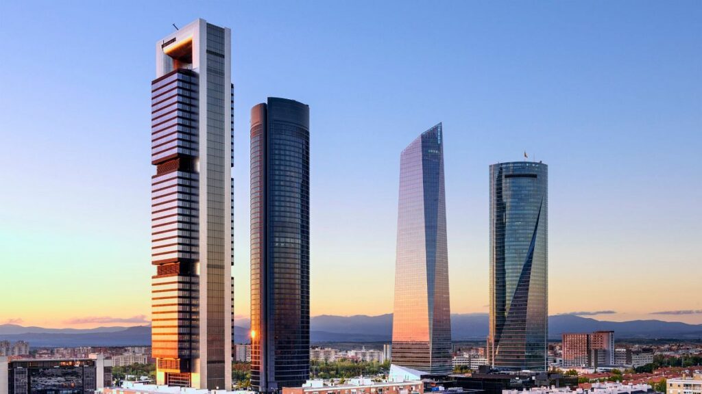 Did Spain’s government use a false helicopter crash tweet to distract from the Valencia floods?