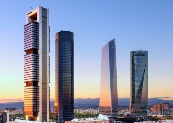 Did Spain’s government use a false helicopter crash tweet to distract from the Valencia floods?