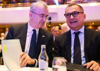 EU’s top central bankers warn economy at risk from political paralysis