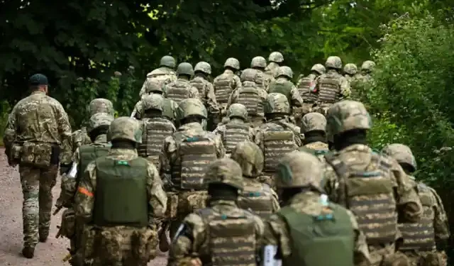 Estonian Minister Urges European Troop Deployments to Secure Ukraine