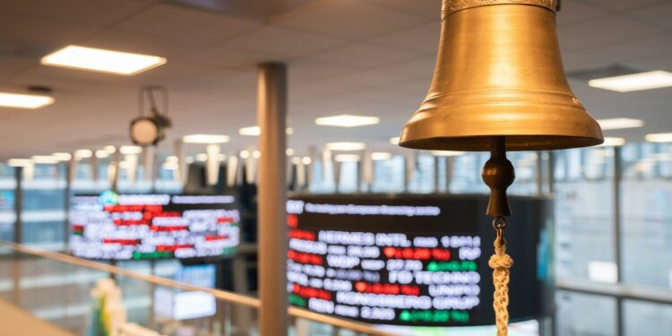 European Stocks Pause as Tariff Risks, French Politics Weigh