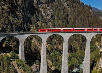 Europe’s ‘highest train’ that passes 76 miles over mountains | World | News