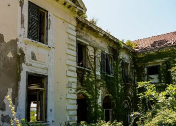 Europe’s incredible abandoned seaside village that’s become a graveyard for hotels | World | News