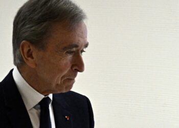 Europe’s richest man denies involvement in alleged scheme to spy on French MP – POLITICO Europe’s richest man denies involvement in alleged scheme to spy on French MP – POLITICO