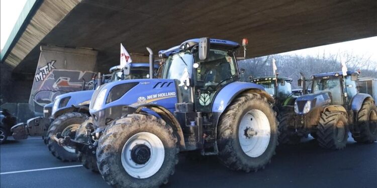 French farmers block Bordeaux Port to protest proposed EU-Mercosur trade deal