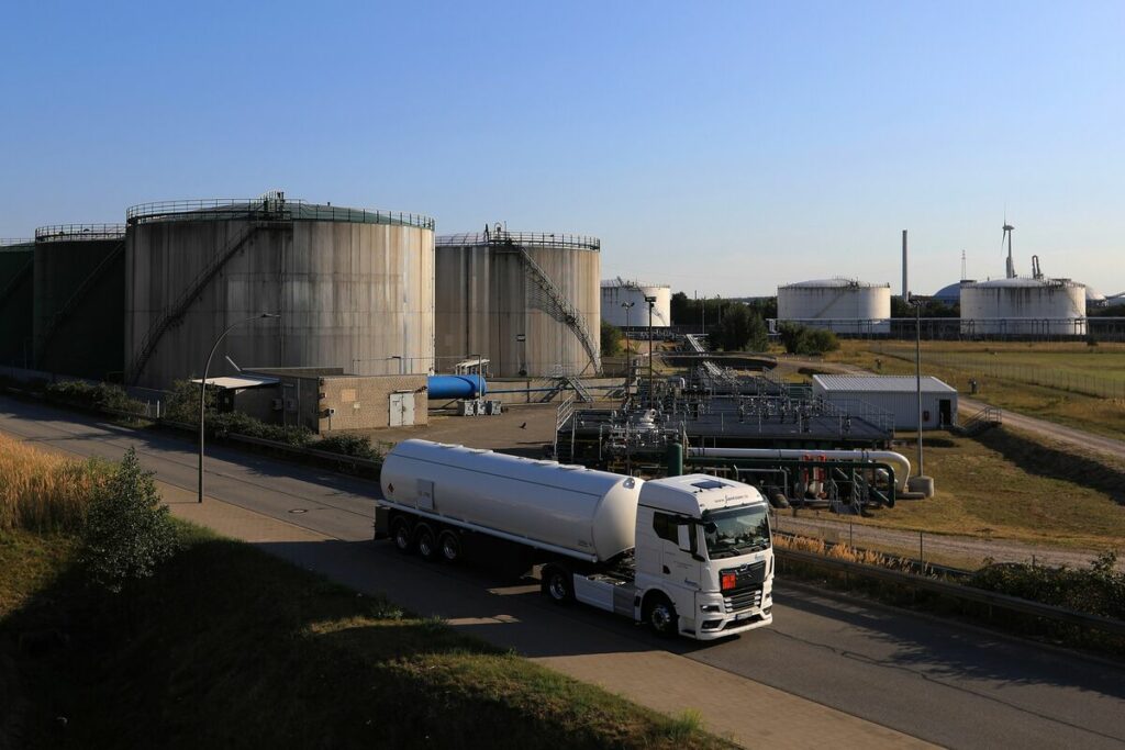 Germany Warns of Gas Refill Risk as EU Taps Deeper Into Reserves