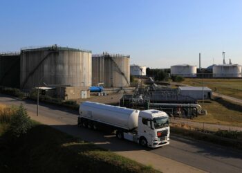 Germany Warns of Gas Refill Risk as EU Taps Deeper Into Reserves Germany Warns of Gas Refill Risk as EU Taps Deeper Into Reserves