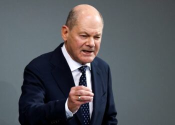 Germany’s Scholz summons top two ministers over rival plans to fix economy Germany’s Scholz summons top two ministers over rival plans to fix economy