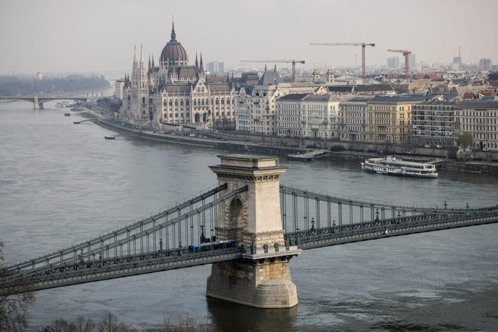 Hungary’s Credit Outlook Cut to Negative by Moody’s Ratings