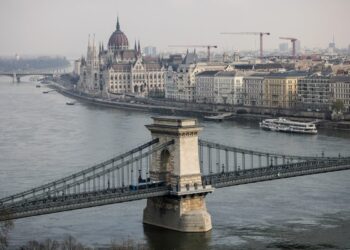 Hungary’s Credit Outlook Cut to Negative by Moody’s Ratings Hungary’s Credit Outlook Cut to Negative by Moody’s Ratings