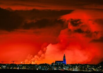 Icelandic village evacuated after new volcanic eruption