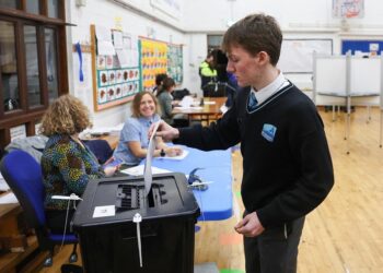 Ireland votes in closely fought general election