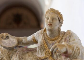 Italy recovers Etruscan artefacts dug up by ‘amateurish’ tomb raiders