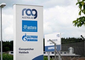 Russia cuts gas to Austria in payment dispute, keeps EU flows