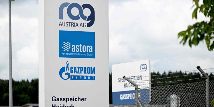 Russia cuts gas to Austria in payment dispute, keeps EU flows