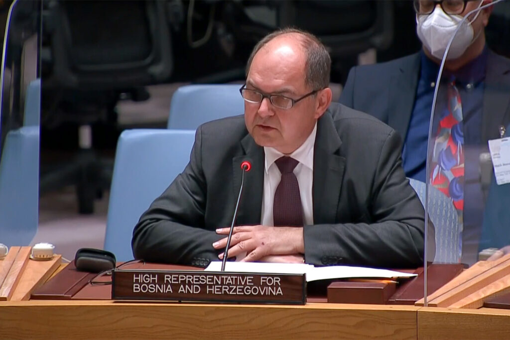 Schmidt submits a Report to the UN on the Situation in Bosnia and Herzegovina