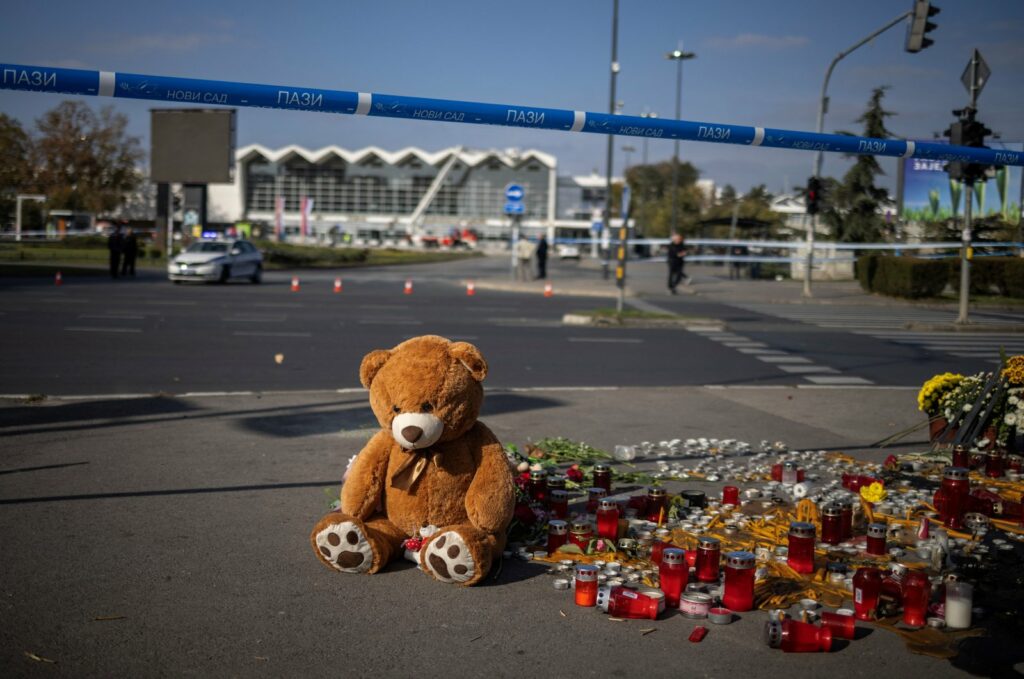 Serbia observes day of mourning after roof collapse kills 14