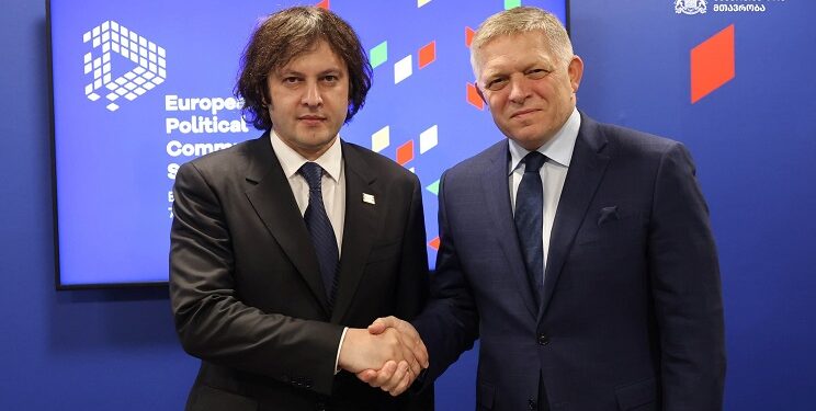 Slovak PM congratulates Georgian counterpart on his party’s election win, discusses ties at European Political Community Summit