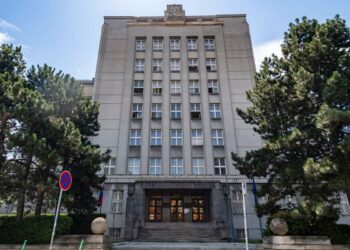 Slovakia moves to fast-track immigration changes, citing EU deadline and economic risks