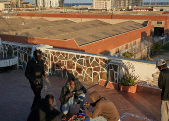 Spain Looks to Grant Residency to Nearly 1 Million Migrants