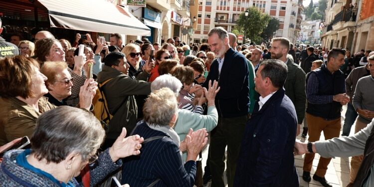 Spain’s royals cheered in flood epicentre after previously being pelted with mud