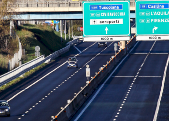 Sustainable transport? Fewer roads and more private investments: a European report sparks discussion