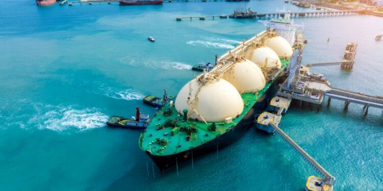 The messy affair of divorcing Russian gas and bridging EU’s energy price gap – Euractiv