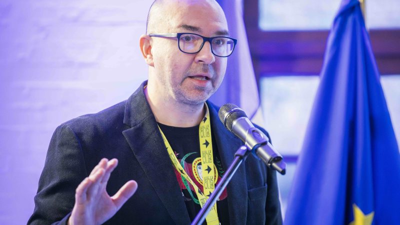 Ukrainians battling for culture in the shadow of war – Euractiv
