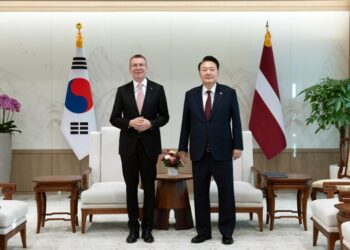 Yoon, Latvian presidents agree to expand bio, defense cooperation