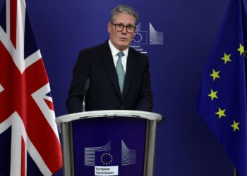 Starmer accused of ‘burying head in sand’ over deal to allow young Britons to live and work in Europe Starmer accused of ‘burying head in sand’ over deal to allow young Britons to live and work in Europe