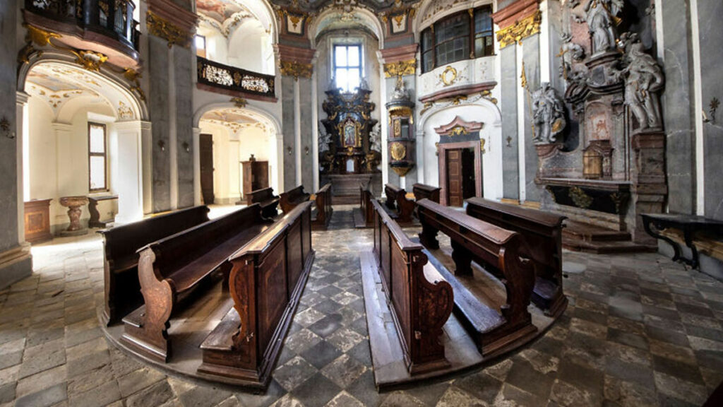 I Documented 30 Of The Most Beautiful Abandoned Sacred Places I’ve Visited In Europe