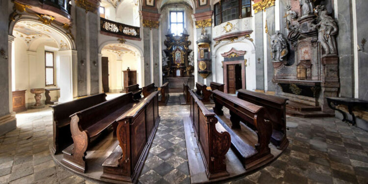 I Documented 30 Of The Most Beautiful Abandoned Sacred Places I’ve Visited In Europe